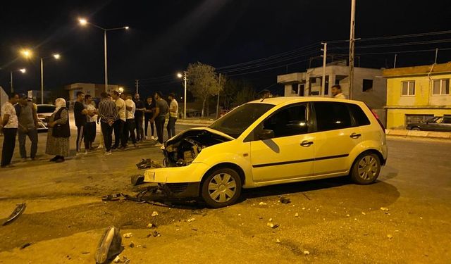 Ceyhan’da otomobil motosikletle çarpıştı: 2 yaralı