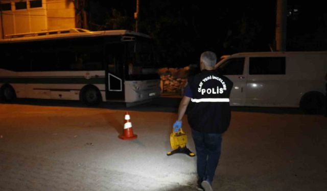 Adana'da silahlar susmuyor: Direksiyon başındaki sürücüye ateş açıldı!