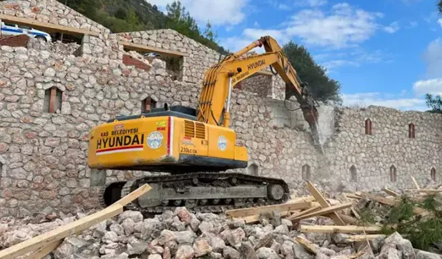 Adana Sarıçam'da kaçak ev yapanlar başkanın radarında: "Müsaade etmem"