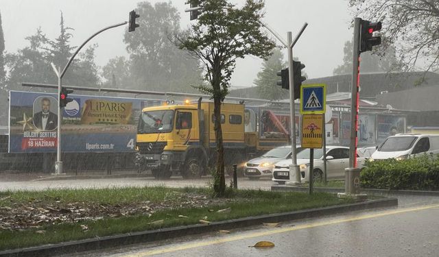 Meteoroloji uyardı: Adana'da gün boyu yağmur sürecek!