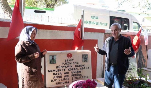 Şehit babası oğlunun kabrinin başından bir gün olsun ayrılmıyor