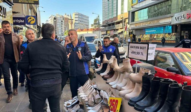 Adana’da zabıta ekiplerinden kaldırım işgaline yönelik denetim