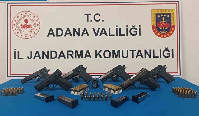 Adana'da 2 araçta 6 ruhsatsız tabanca ele geçirildi