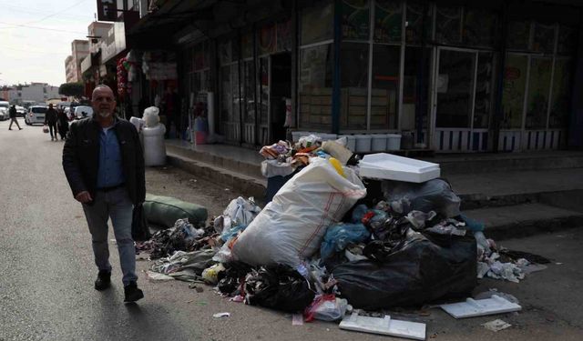 İşçiler greve gitti, sokaklar çöp doldu