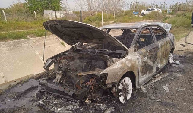 İki farklı yerde yanan otomobiller demir yığınına döndü