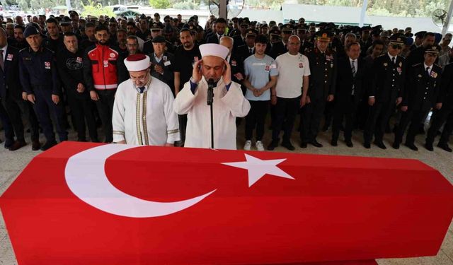 Şehit polis Esat Koyuncu’nun naaşı Adana’da toprağa verildi