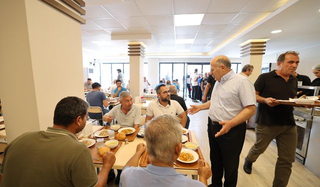 Adana Yüreğir'de 2 kent lokantası hizmete girdi: 3 çeşit yemek 55 TL, boş masa yok!
