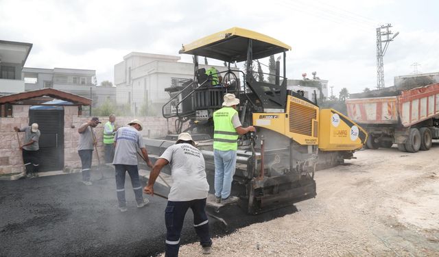 Yüreğir’de asfalt hamlesi devam ediyor