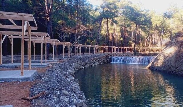 Yedigöze Şelaleleri kurudu, geriye "Suya girmek tehlikeli ve yasaktır" tabelası kaldı
