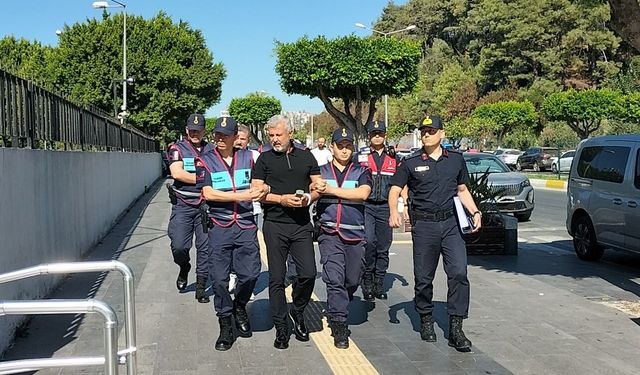 Eski Manavgat Belediye Başkanı Sözen ile kardeşi 'rüşvet' soruşturması kapsamında adliyeye sevk edildi
