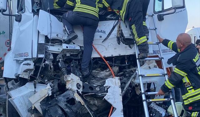 Mersin'de zincirleme trafik kazasında 5 kişi yaralandı