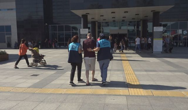 Mersin'in Akdeniz ilçesinde 'Onkobüs Servisi' hastalara ulaşım desteğinde bulunuyor