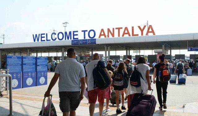 Antalya’ya 8 ayda 11,7 milyon ziyaretçi
