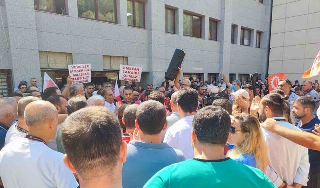 Çukurova Üniversitesi Balcalı Hastanesi’nde çalışanlar eylem başlattı