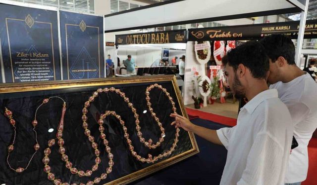 Değer biçilemiyor: Kur’an-ı Kerim’in 604 sayfası tespihe nakşedildi