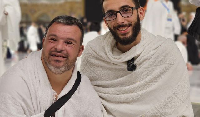 Down sendromlu Savaş’ın umre hayali gerçek oldu