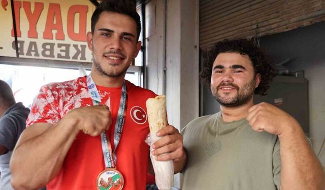 Kebap tezgahından dünya kürsüsüne: bilek güreşinde dünya üçüncüsü oldu