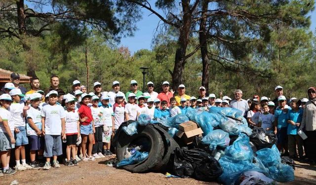 Öğrencilerden ’Yeşil Vatan’ için anlamlı çalışma: Torba torba çöp topladılar