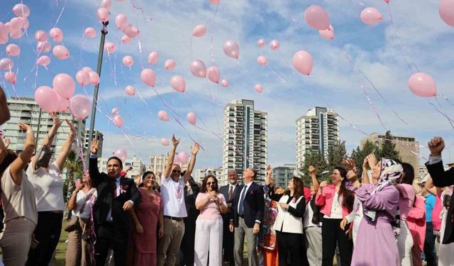 Adana’da gökyüzüne yüzlerce pembe balon bırakıldı