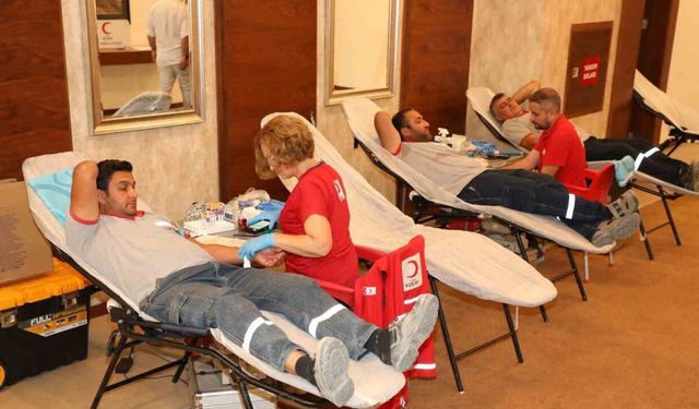 Adana OSB’de kan ve kök hücre bağışı kampanyasına yoğun ilgi