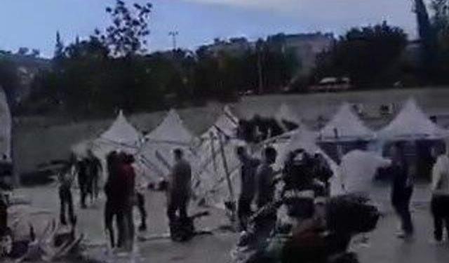 Kuvvetli rüzgar ’Kariyer Fuarı’ çadırlarını uçurdu