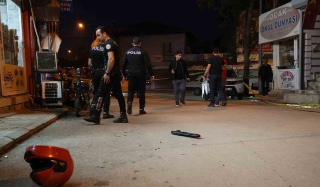 Takip ettiği şahsı ayağından vurdu, kaskı ve silahı düşürüp kaçtı