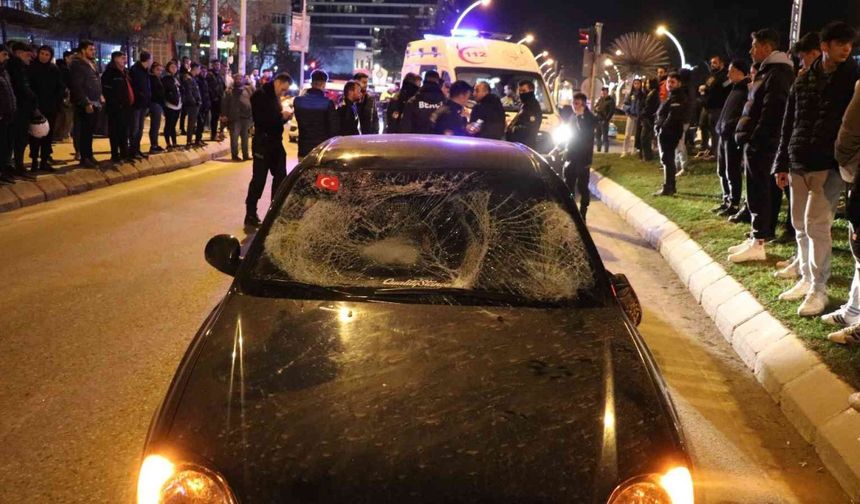 Edirne’de feci kaza: Otomobilin çarptığı 3 yayadan ikisi ağır yaralandı