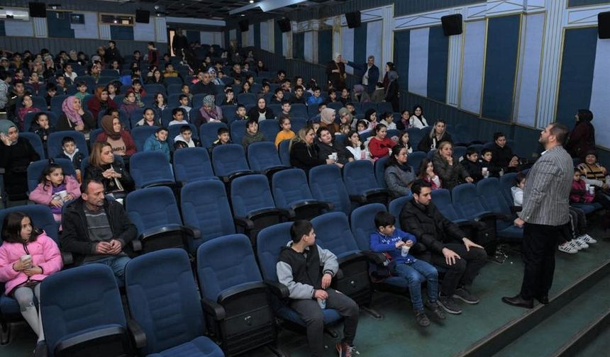 Öğrencilere sinema ve tiyatro etkinliği