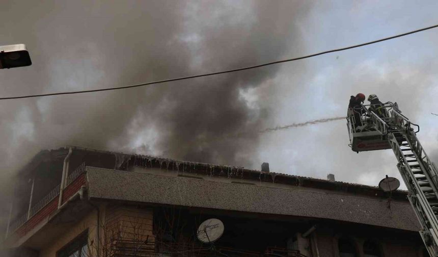 Sakarya’da mahalleliyi sokağa döken yangın: Ekipler seferber oldu