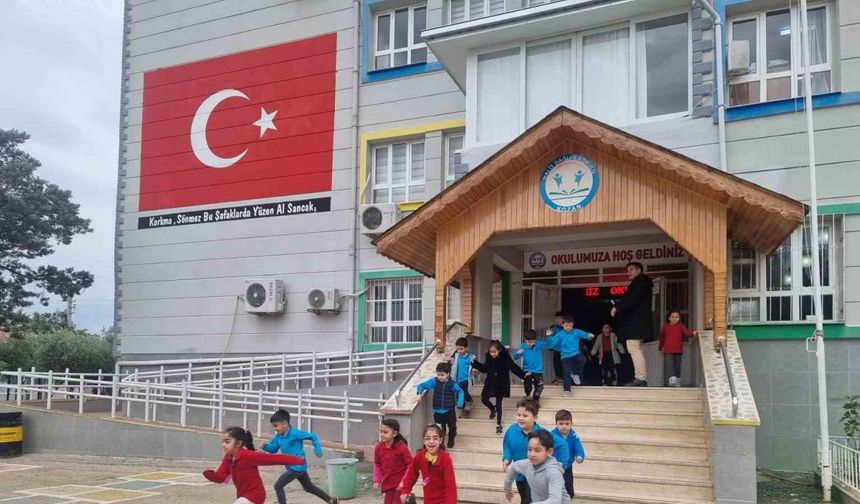 Adana’da öğrenciler için deprem tatbikatı