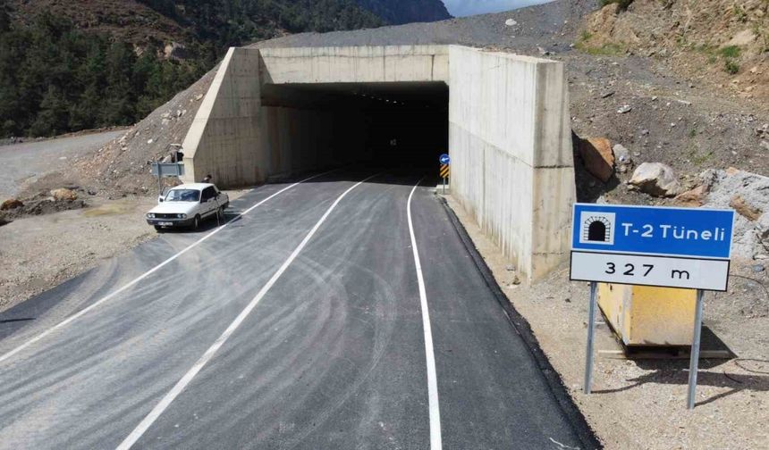 Adana’da 528 ve 327 metrelik tünellerle konforlu yolculuk başladı