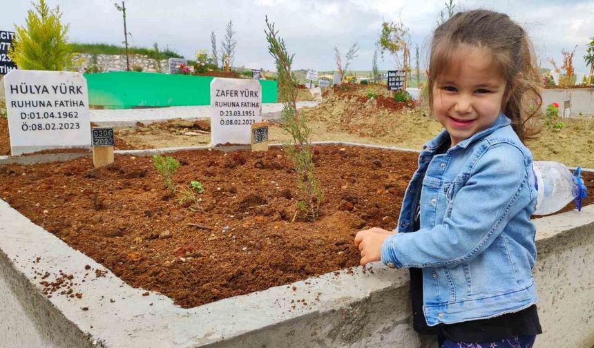 Adana’da buruk bayram: Depremde ölenlerin kabirlerine şeker bıraktılar