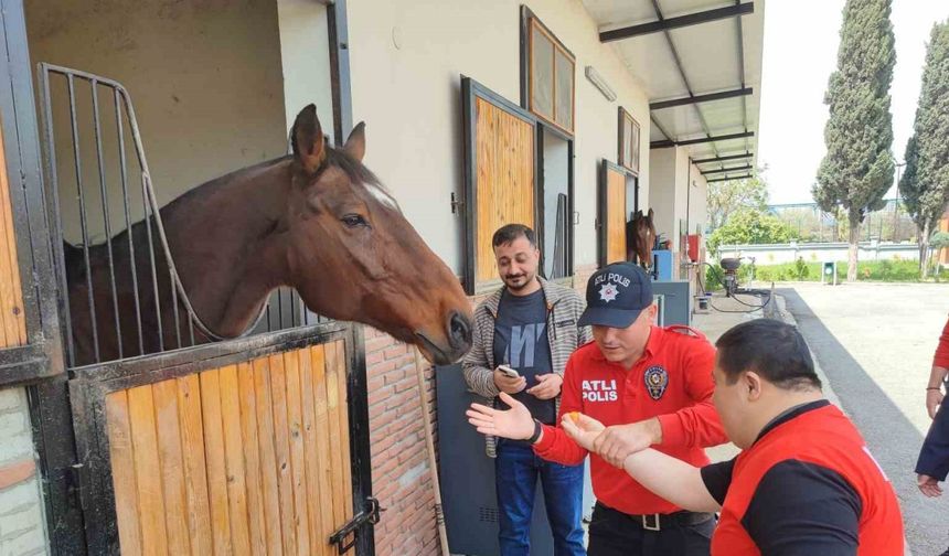 Down sendromlu çocuğun polis atıyla imtihanı