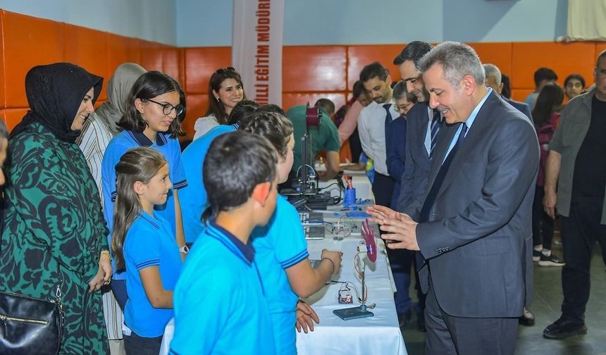 Bilim gençliği robotik ve kodlama şenliğinde buluştu