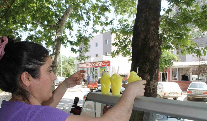 Adana’nın Kozan İlçesinde üretilen bu dondurmaya çok şaşıracaksınız