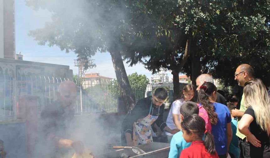 Okul bahçesinden kebap dumanları yükseldi