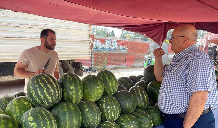 Adana'da kelek karpuzu iade etmek isteyen müşteri bıçakla kovalandı