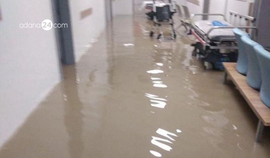 Adana'da sağanak yağış: Devlet hastanesini su bastı!