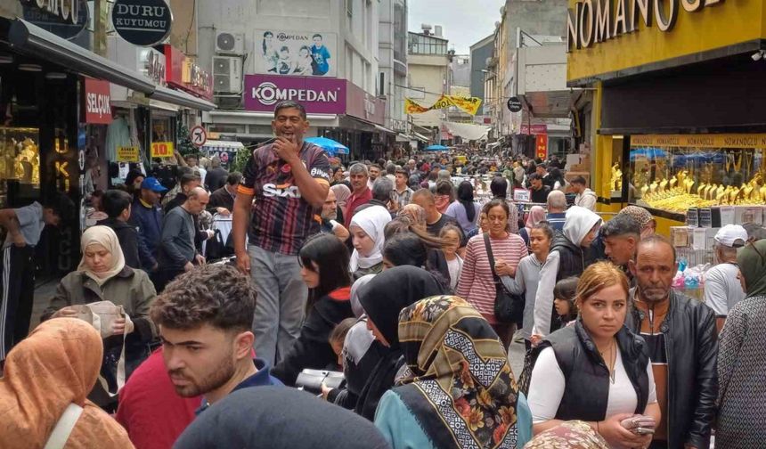 Adana’da çarşı ve pazarlarda bayram yoğunluğu yaşanıyor