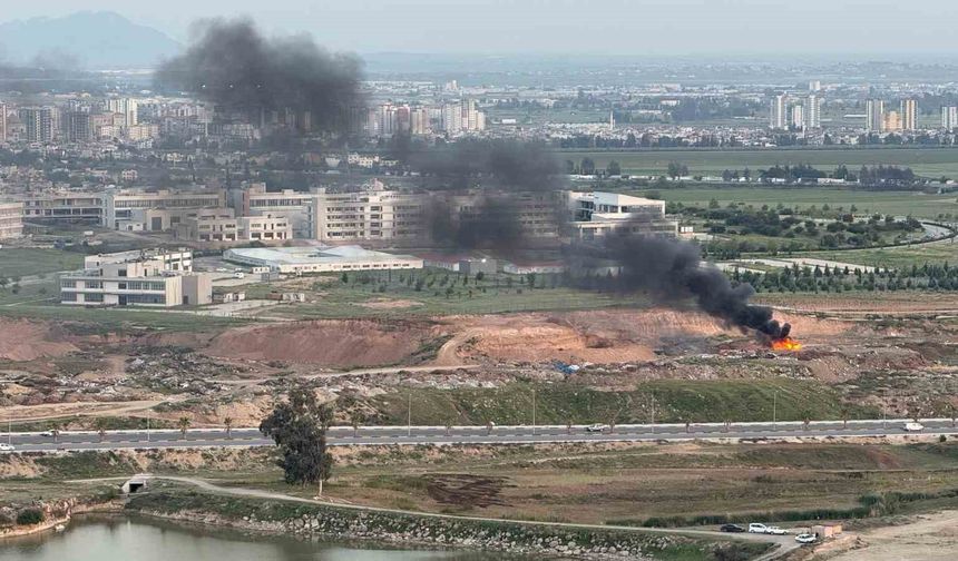 Boş arazi çöp yuvası oldu, bir de yakılmaya başlandı