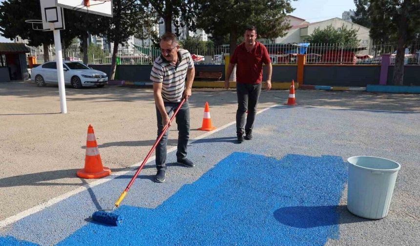 Öğretmenlerden okula renkli dokunuş