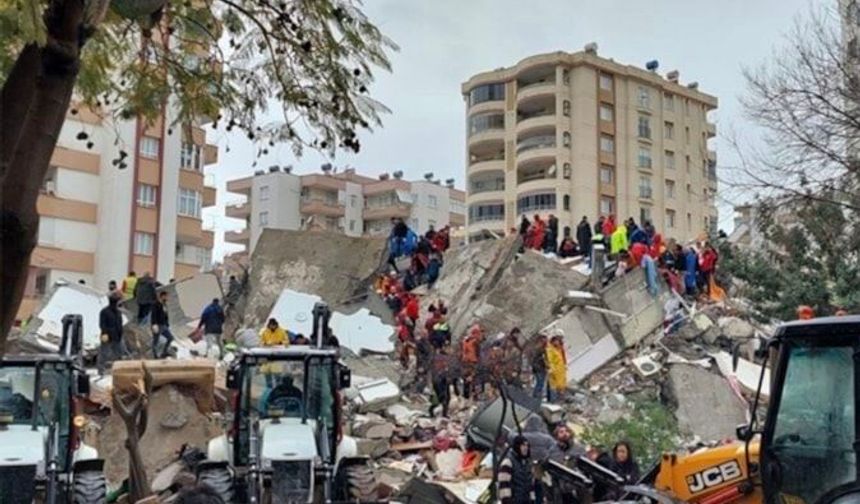 Av. Durmaz: “Cüneyt Akkaya aklanmaya çalışılıyor, yıkılan ve ağır hasar alan birçok binada imzası var"