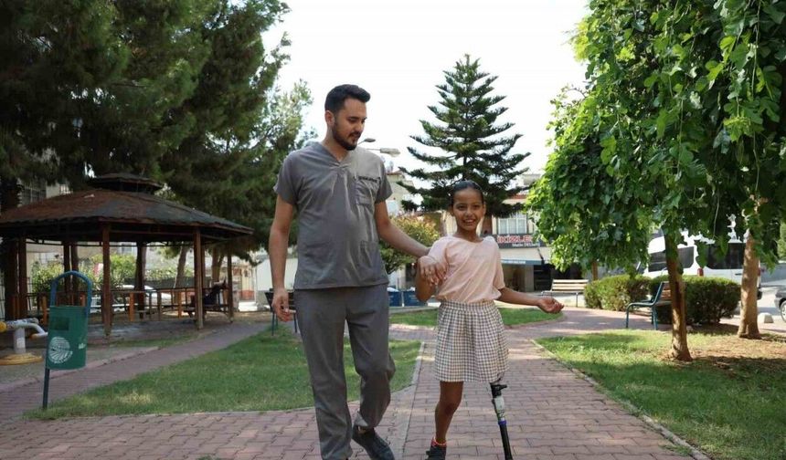 Belediye otobüsü altında kalan Rukiye, protez bacakla ilk adımı attı