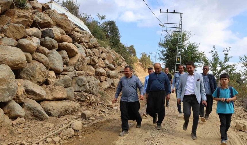 Feke’de üreticilerin kış öncesi zorlu yol sorunu çözüldü: Mahallede büyük sevinç yaşandı