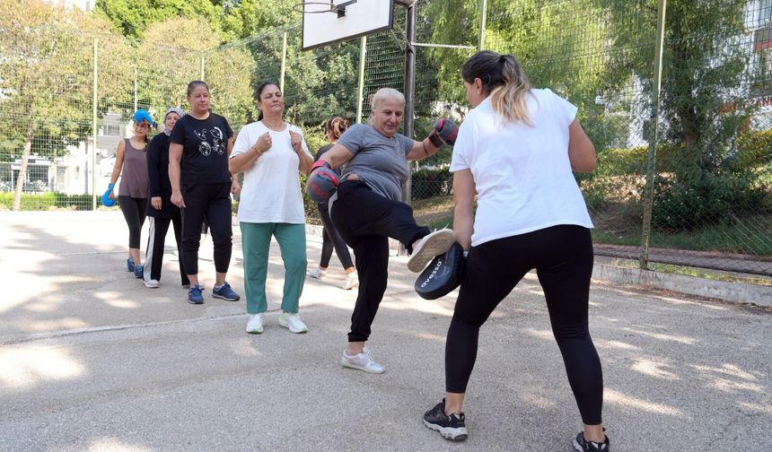Çukurovalı kadınlar güne sporla başlıyor