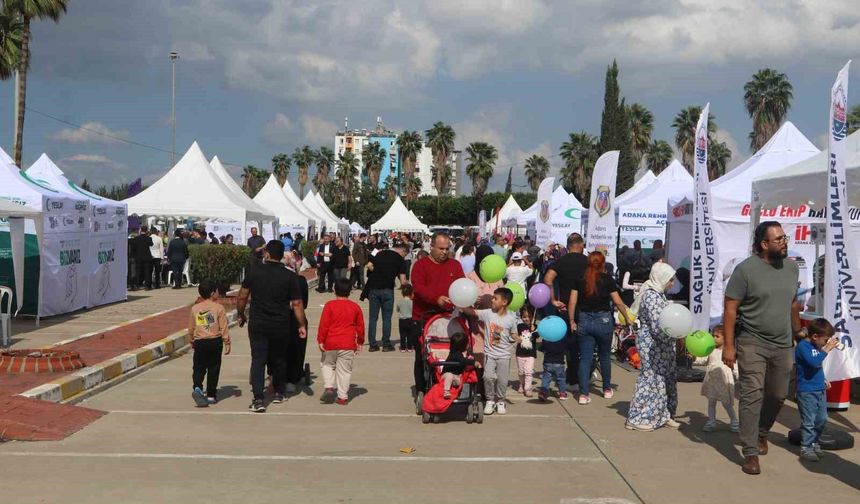 Adana'da aileler bağımlılığa karşı festivalde buluştu