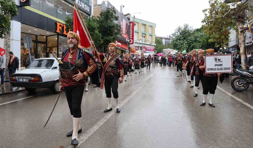 Kozan'da 10. İsmet Atlı Karakucak Güreşleri yağmura rağmen kortej yürüyüşüyle başladı