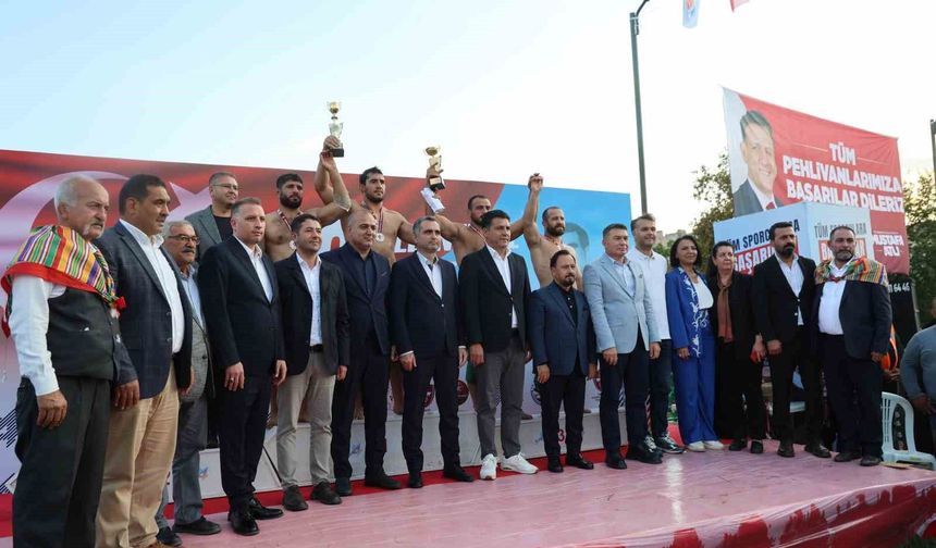 Kozan'da başpehlivan Efe Anıl Al oldu