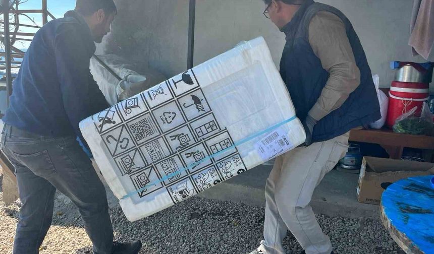Kozan'da yangın mağdurlarına belediye desteği sürüyor