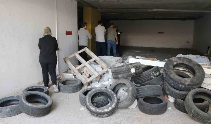 Otopark kavgası mahkemeye taşındı, molozlar araçları mahsur bıraktı